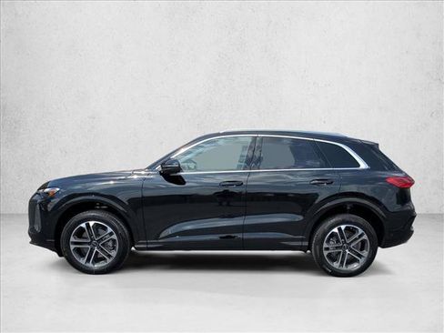 Used 2025 Audi Q5 Premium w/ Convenience Package image 8