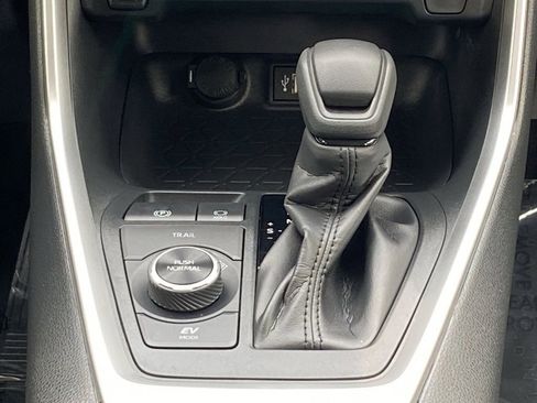 Certified 2025 Toyota RAV4 LE AWD/4WD image 34