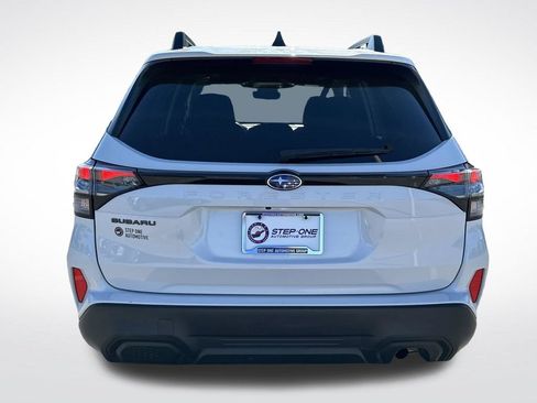 Used 2025 Subaru Forester Premium AWD/4WD image 5
