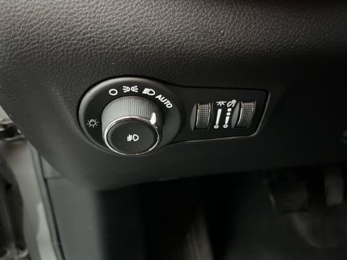 Used 2022 Jeep Compass Limited image 19