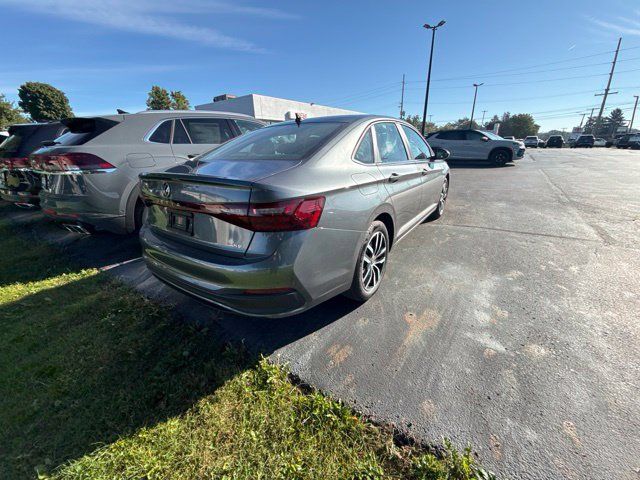 New 2027 Volkswagen Jetta SE FWD image 6