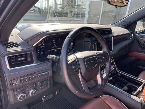 Used 2023 GMC Yukon XL Denali Ultimate AWD/4WD image 7