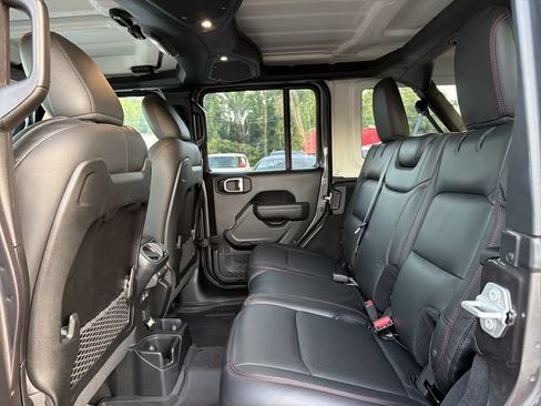 Used 2025 Jeep Wrangler Unlimited Rubicon AWD/4WD image 13