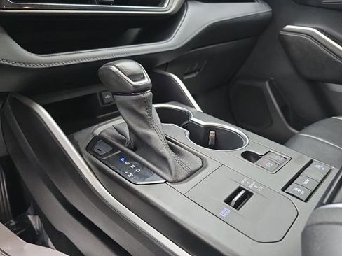 Used 2021 Toyota Highlander XLE image 37