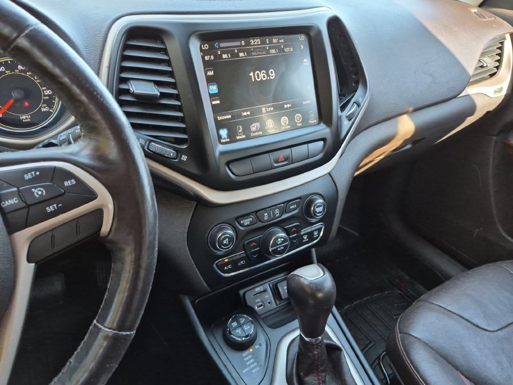 Used 2015 Jeep Cherokee Trailhawk w/ Comfort/Convenience Group AWD/4WD image 19