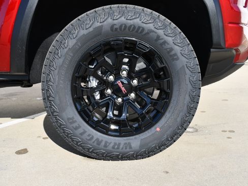 New 2026 GMC Canyon Elevation w/ Convenience Package image 10