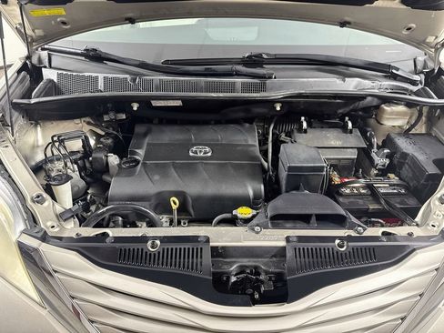 Used 2016 Toyota Sienna LE FWD image 31
