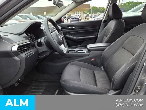 Used 2025 Nissan Altima 2.5 SV FWD image 3