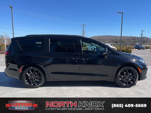 New 2026 Chrysler Pacifica Select image 20