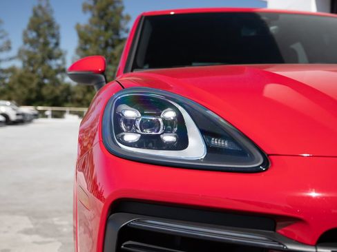 Used 2023 Porsche Cayenne AWD/4WD image 25