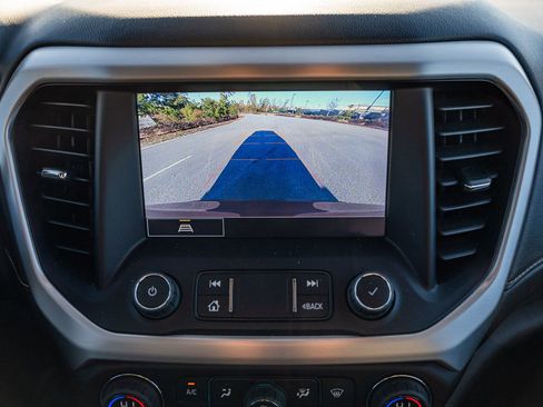 Used 2023 GMC Acadia SLE w/ Driver Convenience Package image 31