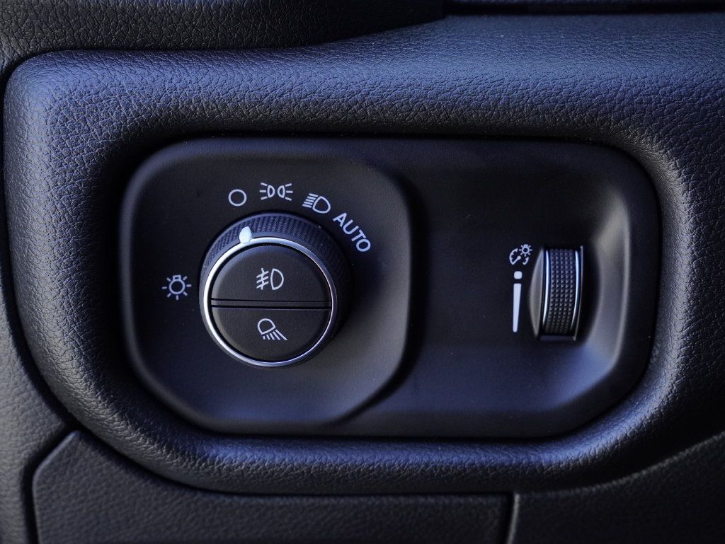 New 2026 RAM 1500 Big Horn w/ Sport Appearance Package AWD/4WD image 14