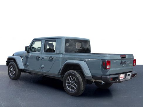 New 2025 Jeep Gladiator Sport image 11