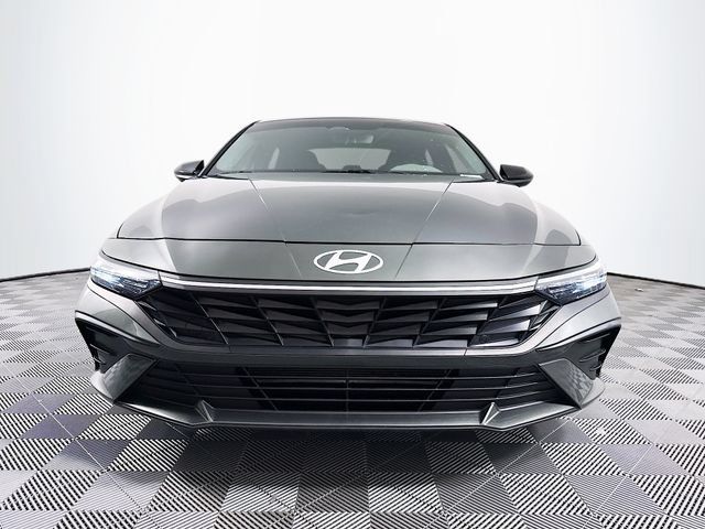 Certified 2025 Hyundai Elantra Sport FWD image 11