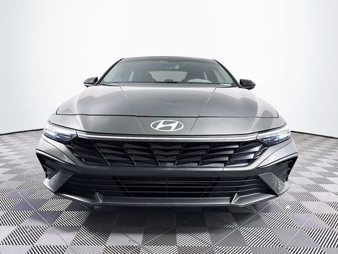 Certified 2025 Hyundai Elantra Sport FWD image 11