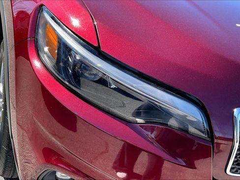 Used 2019 Jeep Cherokee Latitude Plus w/ Cold Weather Group image 29