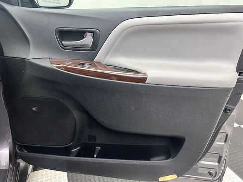 Used 2019 Toyota Sienna Limited Premium AWD/4WD image 18