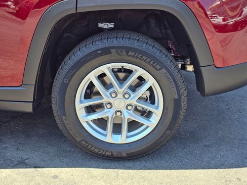 Used 2026 Jeep Grand Cherokee Laredo RWD image 11