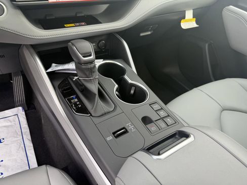 New 2026 Toyota Highlander XLE image 17