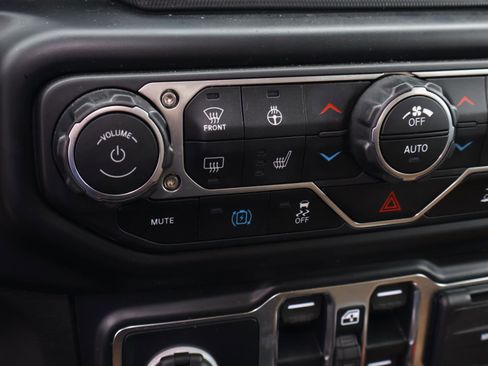 Used 2021 Jeep Wrangler Unlimited Sahara w/ Cold Weather Group image 30