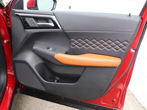 Used 2025 Mitsubishi Outlander 4WD Plug-In Hybrid image 22