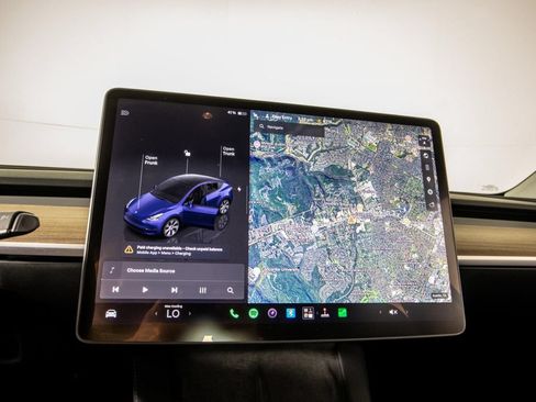 Used 2024 Tesla Model Y Long Range AWD/4WD image 24