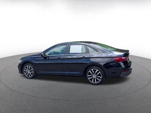 Used 2025 Volkswagen Jetta SE FWD image 10