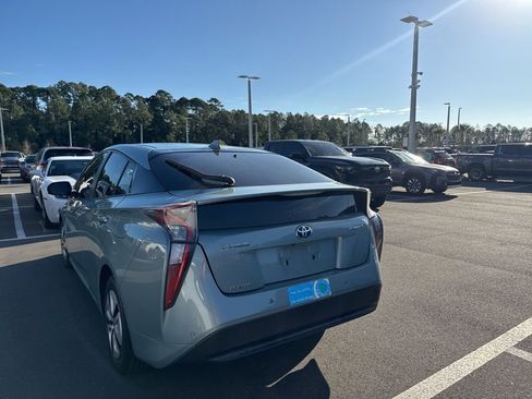 Used 2017 Toyota Prius Four image 3