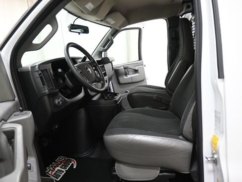 Used 2025 GMC Savana 2500 w/ Driver Convenience Package RWD image 6