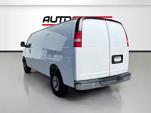 Used 2025 Chevrolet Express 3500 Extended w/ Driver Convenience Package RWD image 5