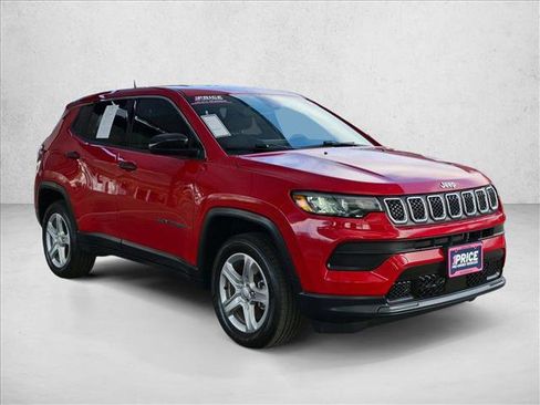 Used 2023 Jeep Compass Sport AWD/4WD image 3