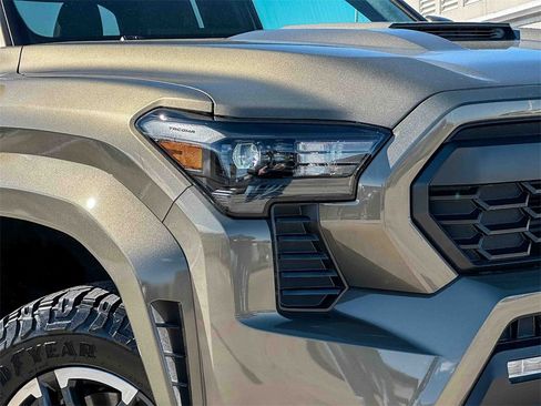 Used 2025 Toyota Tacoma TRD Sport image 10