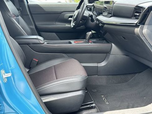 Certified 2025 Nissan Kicks SR FWD image 17