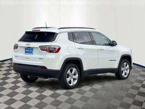 Used 2017 Jeep Compass Latitude w/ Popular Equipment Group AWD/4WD image 5