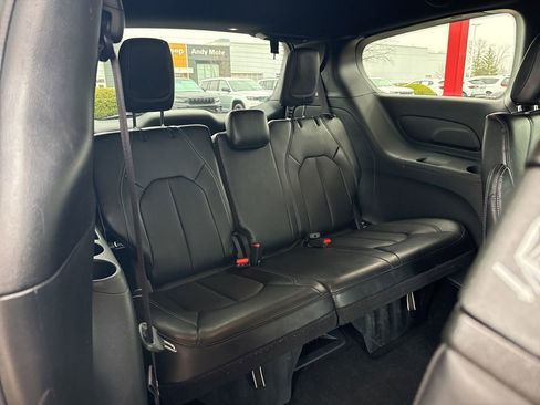 Used 2025 Chrysler Pacifica Select image 32