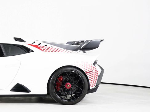 Used 2022 Lamborghini Huracan STO RWD image 13