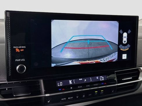 Certified 2025 Toyota Sienna XLE FWD image 15