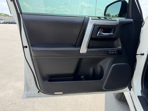 Used 2016 Toyota 4Runner Limited AWD/4WD image 13