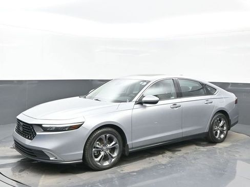 Used 2023 Honda Accord EX image 2