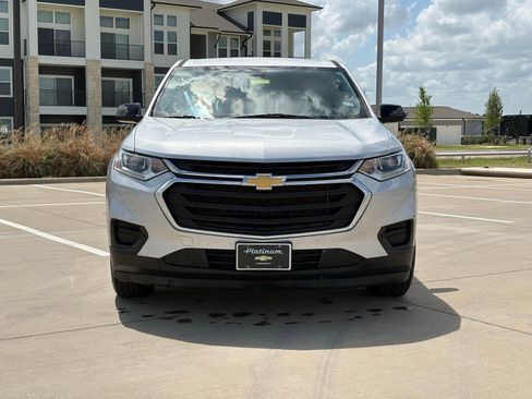 Used 2020 Chevrolet Traverse LS image 2