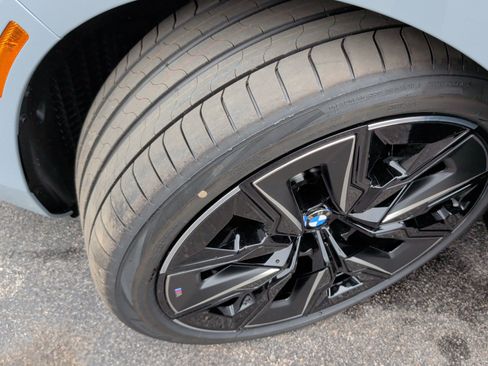 New 2026 BMW 740i w/ Premium Package RWD image 12