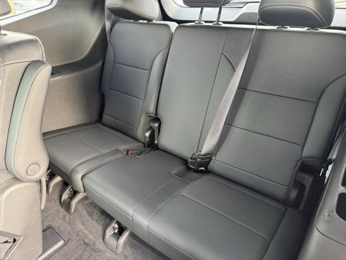 Used 2025 Buick Enclave Preferred image 23
