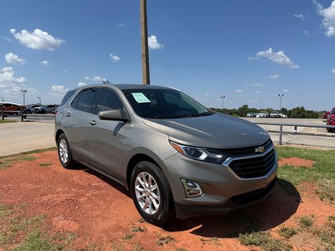 Used 2018 Chevrolet Equinox LT image 3