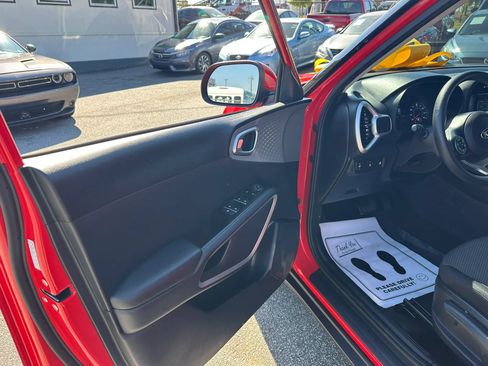 Used 2020 Kia Soul LX FWD image 18