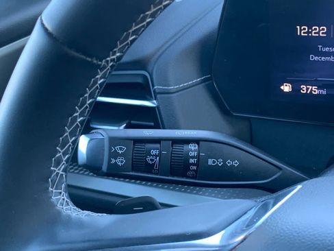 Used 2025 Chevrolet Traverse LT image 19