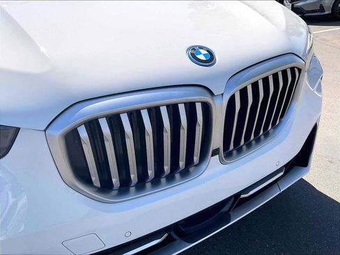 Used 2025 BMW X5 xDrive50e AWD/4WD image 32