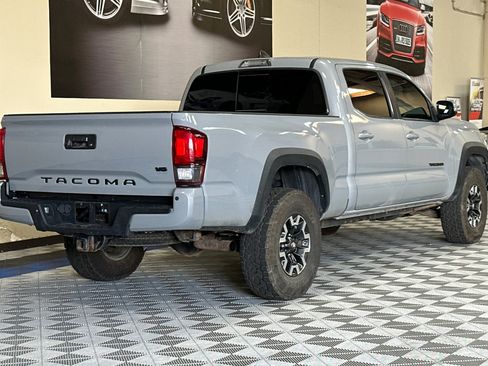 Used 2019 Toyota Tacoma TRD Off-Road w/ Technology Package AWD/4WD image 4