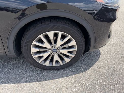 Used 2020 Ford Escape Titanium FWD image 4