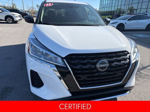Certified 2025 Nissan Kicks Play S image 3