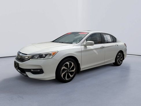 Used 2017 Honda Accord EX image 7